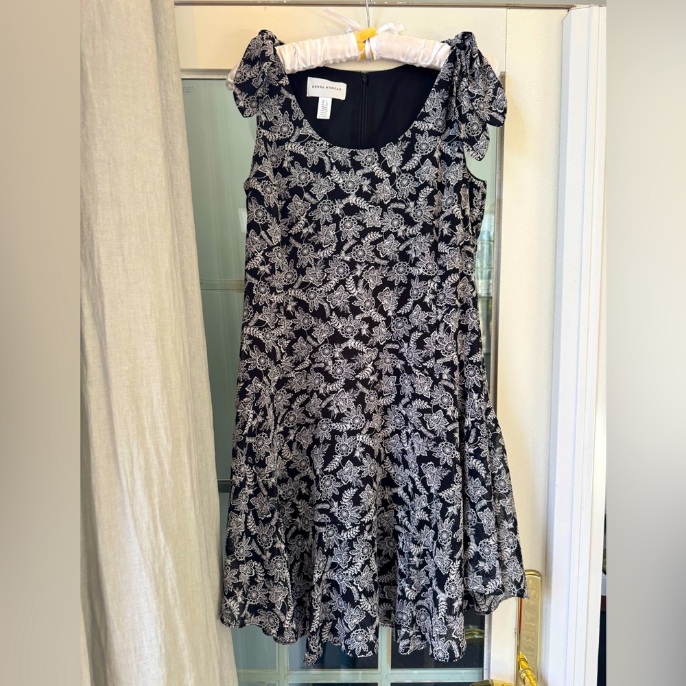 Donna Morgan Size 6 Black and White Floral Dress Lightweight